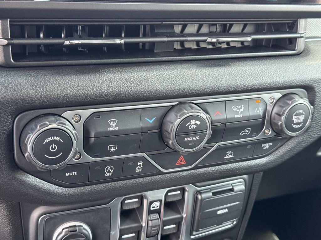 new 2026 Jeep Gladiator car, priced at $47,975