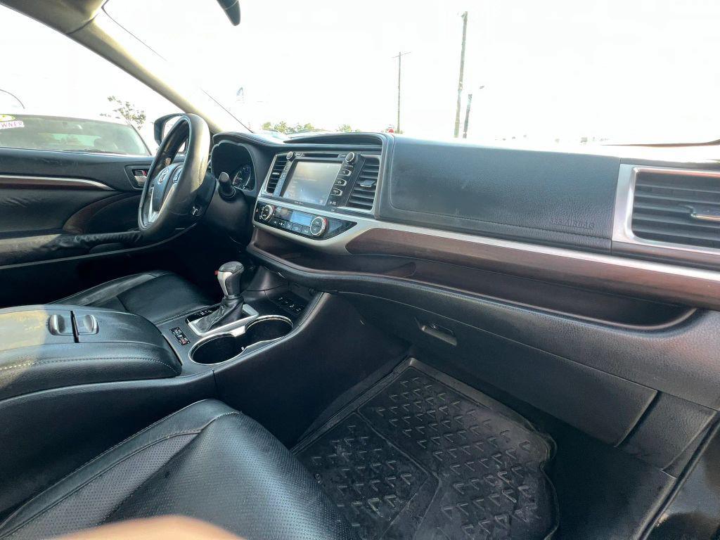 used 2015 Toyota Highlander car, priced at $12,999