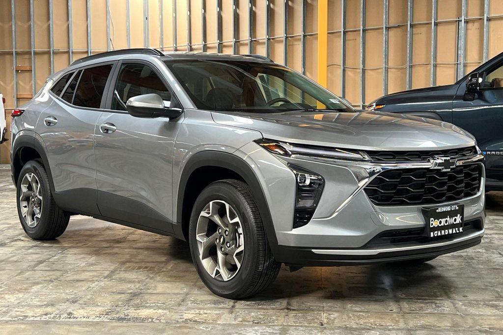 new 2025 Chevrolet Trax car, priced at $23,676