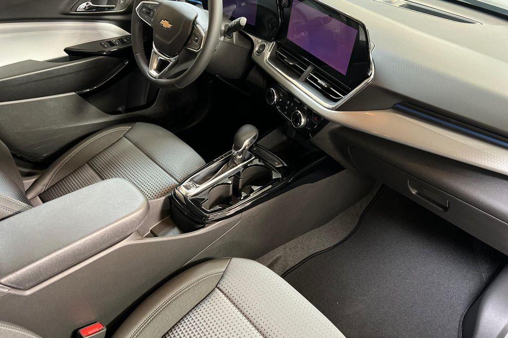 new 2025 Chevrolet Trax car, priced at $23,676