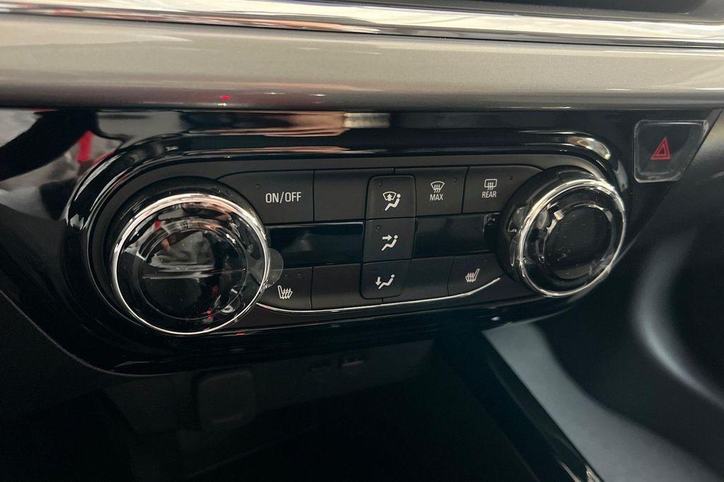 new 2025 Chevrolet Trax car, priced at $23,676