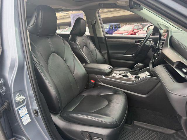 used 2022 Toyota Highlander Hybrid car, priced at $41,100
