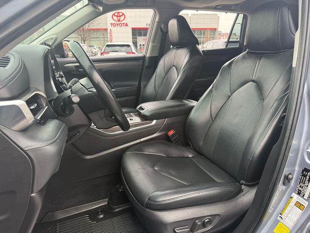used 2022 Toyota Highlander Hybrid car, priced at $41,100