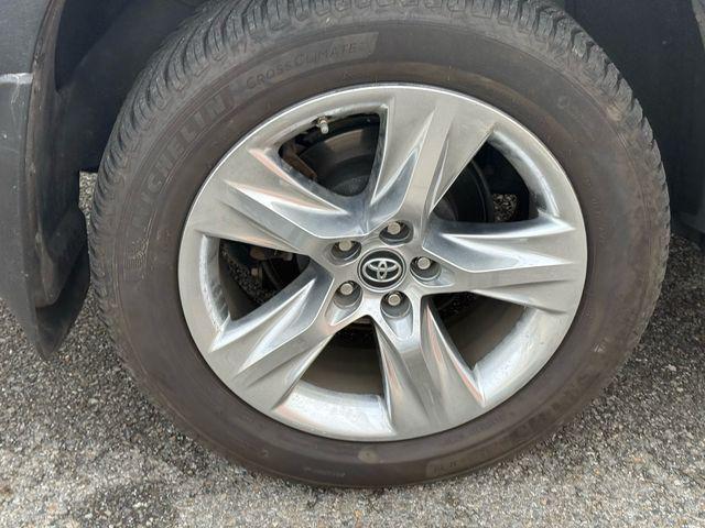 used 2018 Toyota Highlander Hybrid car, priced at $26,100