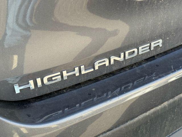 used 2020 Toyota Highlander Hybrid car, priced at $30,995