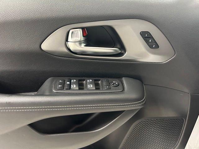 used 2025 Chrysler Pacifica car, priced at $30,489