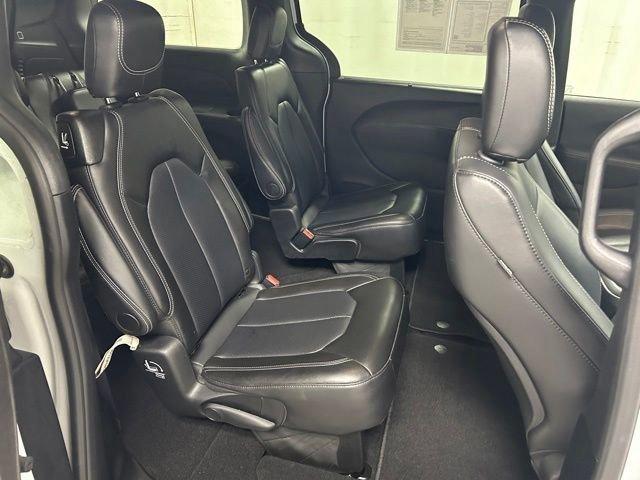 used 2025 Chrysler Pacifica car, priced at $30,489