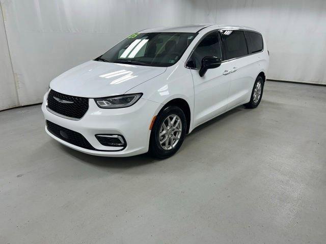 used 2025 Chrysler Pacifica car, priced at $30,489