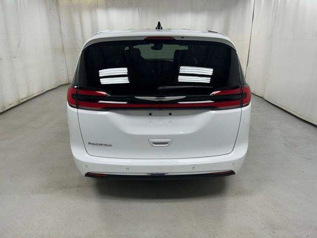 used 2025 Chrysler Pacifica car, priced at $30,489