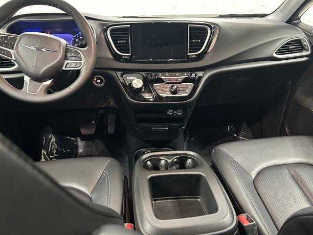used 2025 Chrysler Pacifica car, priced at $30,489