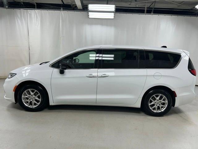 used 2025 Chrysler Pacifica car, priced at $30,489