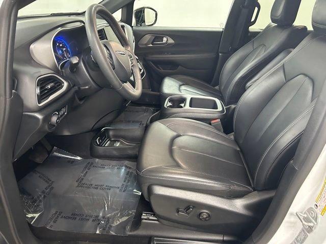 used 2025 Chrysler Pacifica car, priced at $30,489