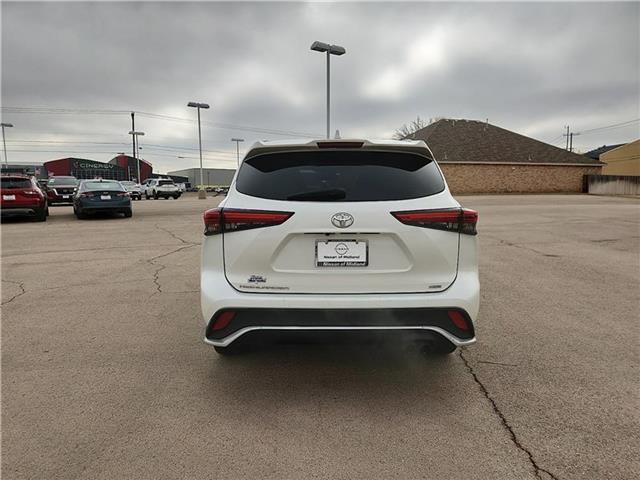 used 2021 Toyota Highlander car, priced at $24,495