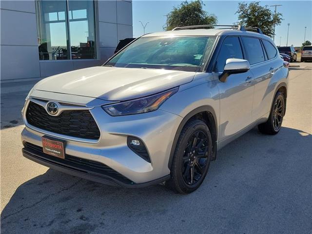 used 2024 Toyota Highlander car, priced at $34,998
