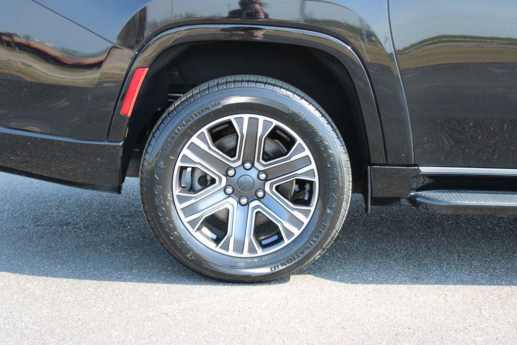 used 2024 Jeep Wagoneer L car, priced at $39,000