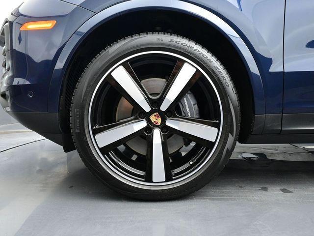 new 2025 Porsche Cayenne car, priced at $105,955