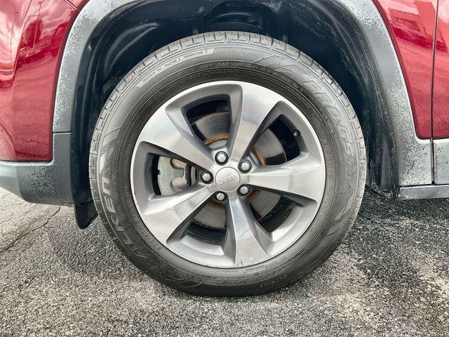 used 2019 Jeep Cherokee car, priced at $15,395