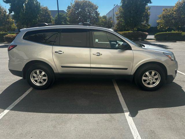 used 2015 Chevrolet Traverse car, priced at $9,495