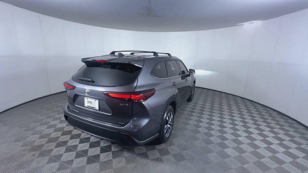 used 2025 Toyota Highlander Hybrid car, priced at $38,451