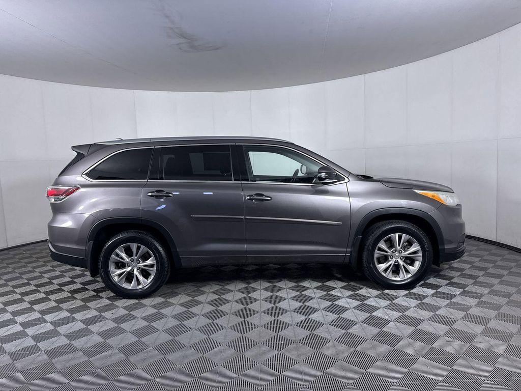used 2014 Toyota Highlander car, priced at $15,400