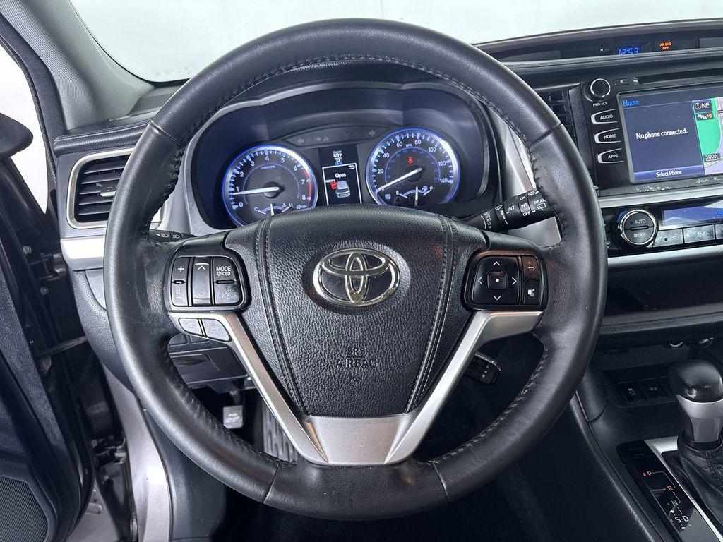 used 2014 Toyota Highlander car, priced at $15,400