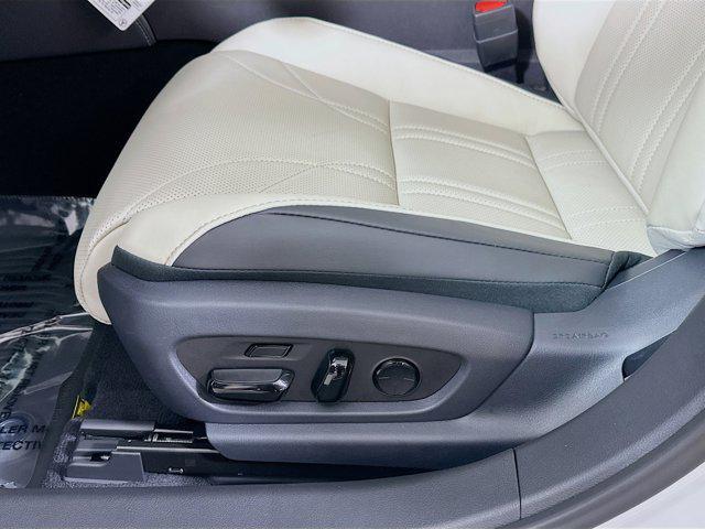 new 2025 Lexus ES 350 car, priced at $54,440