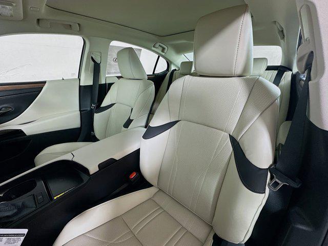 new 2025 Lexus ES 350 car, priced at $54,440