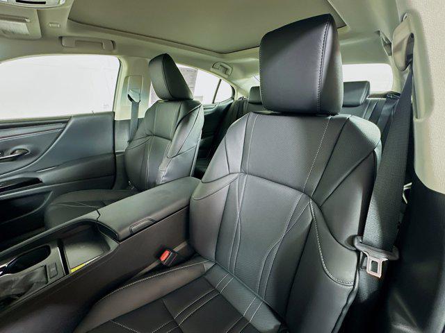 new 2025 Lexus ES 350 car, priced at $53,610