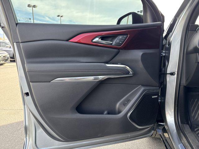 used 2025 Chevrolet Traverse car, priced at $45,992