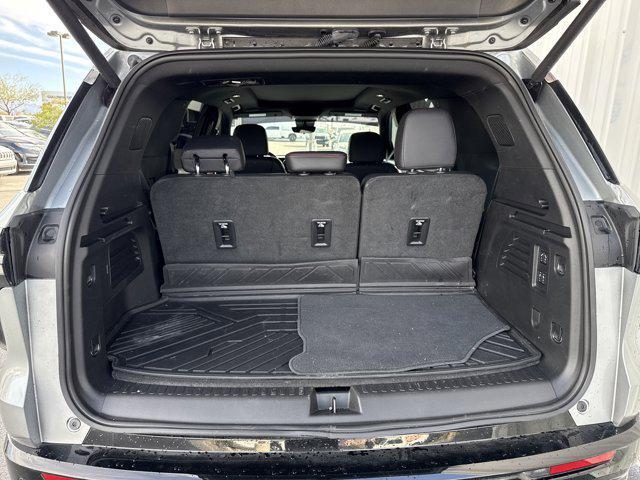 used 2025 Chevrolet Traverse car, priced at $45,992