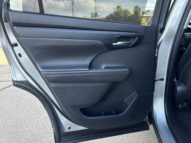 used 2020 Toyota Highlander car, priced at $26,992