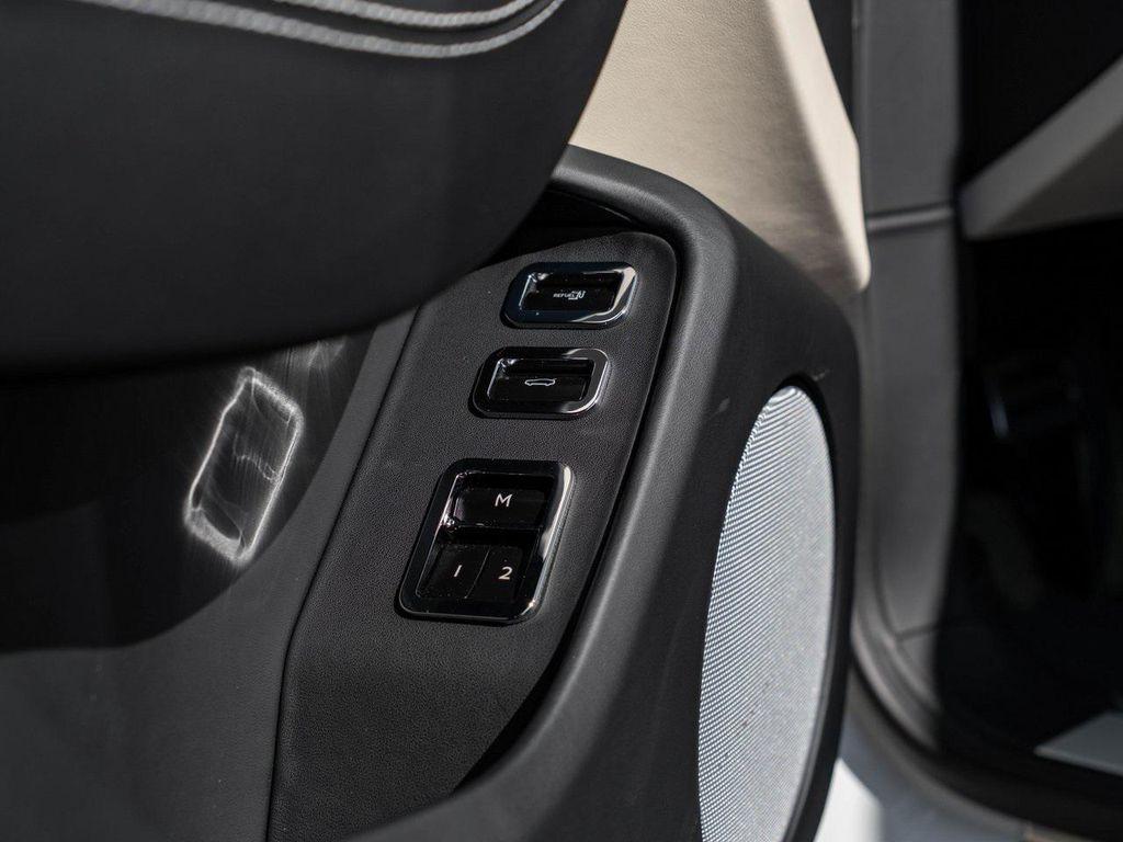 new 2026 Bentley Flying Spur car, priced at $300,775