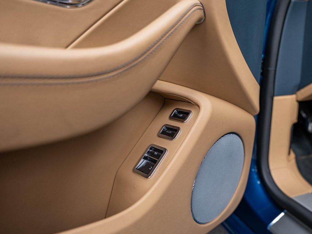 used 2022 Bentley Flying Spur Hybrid car, priced at $152,998