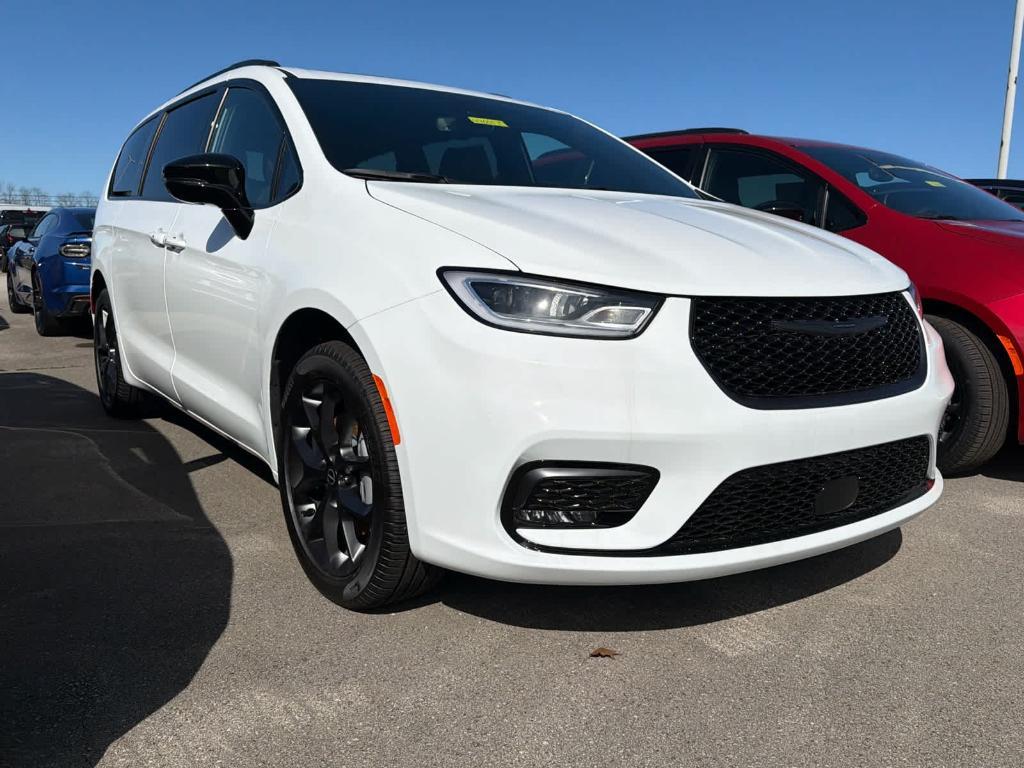 new 2026 Chrysler Pacifica car, priced at $51,996