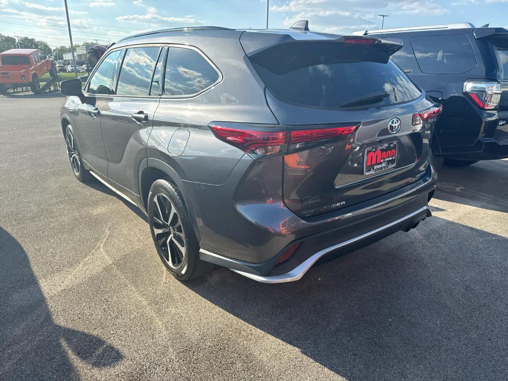 2022 Gray Toyota Highlander
