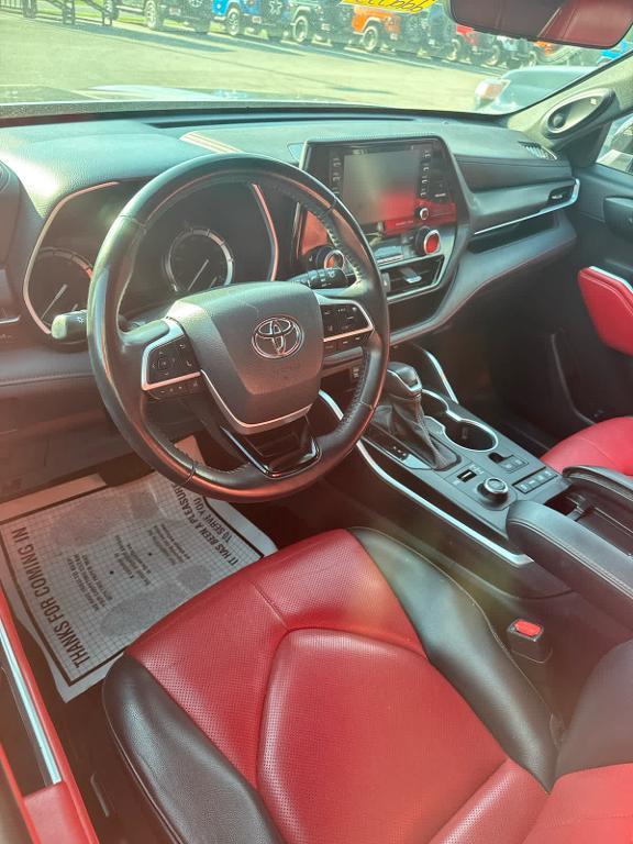 2022 Gray Toyota Highlander