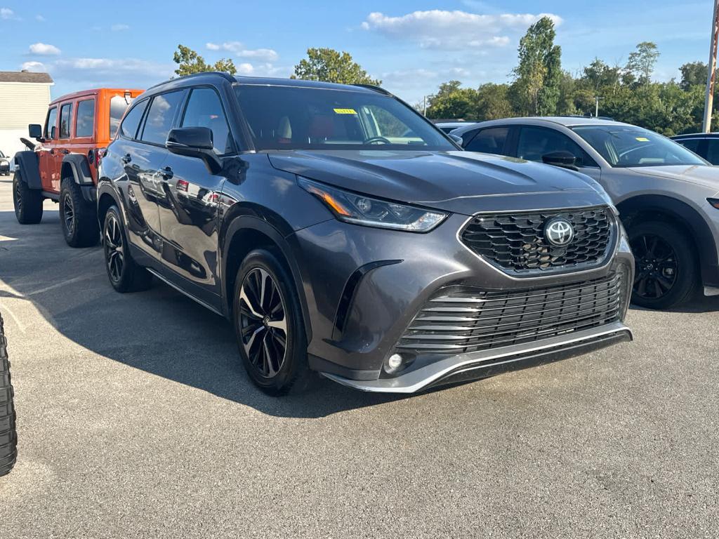 2022 Gray Toyota Highlander