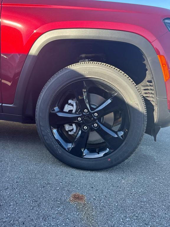 new 2025 Jeep Grand Cherokee L car, priced at $43,692