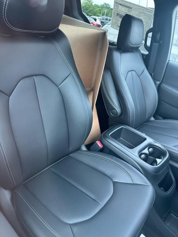 new 2025 Chrysler Pacifica car, priced at $43,885