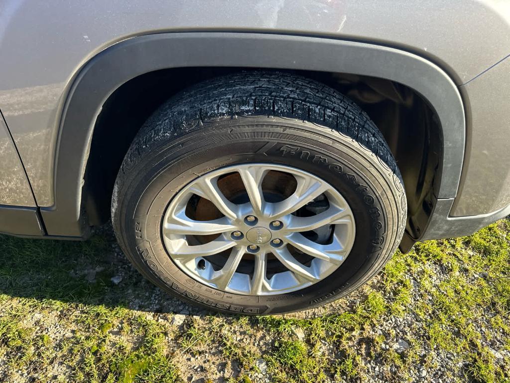 used 2021 Jeep Cherokee car, priced at $21,980