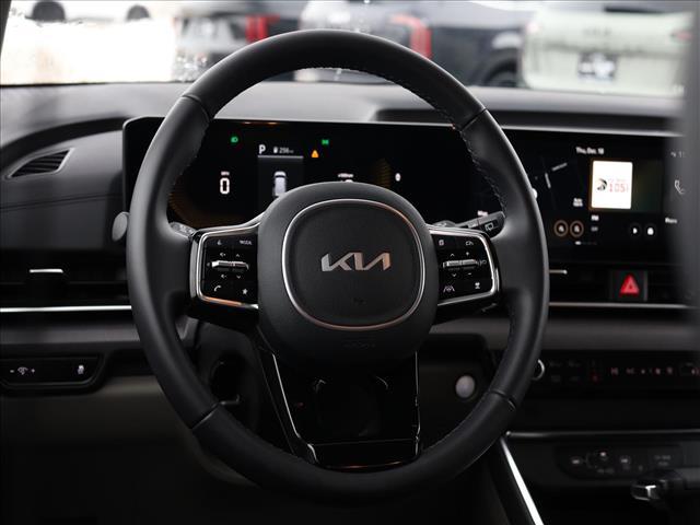 used 2025 Kia Carnival car, priced at $39,923