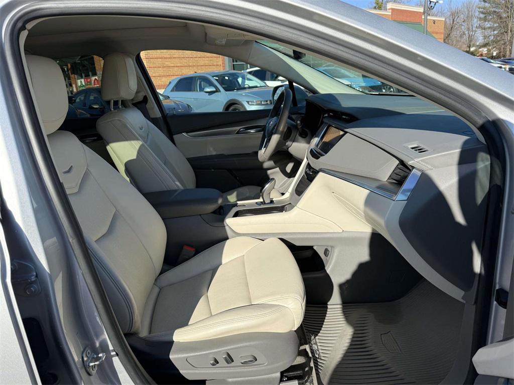 used 2017 Cadillac XT5 car, priced at $18,484