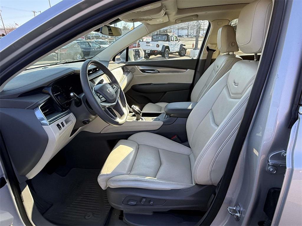 used 2017 Cadillac XT5 car, priced at $18,484