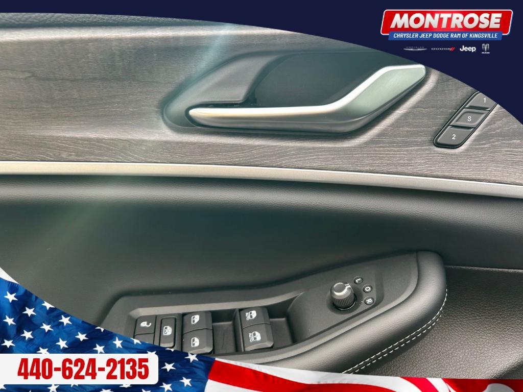 new 2025 Jeep Grand Cherokee car, priced at $39,998