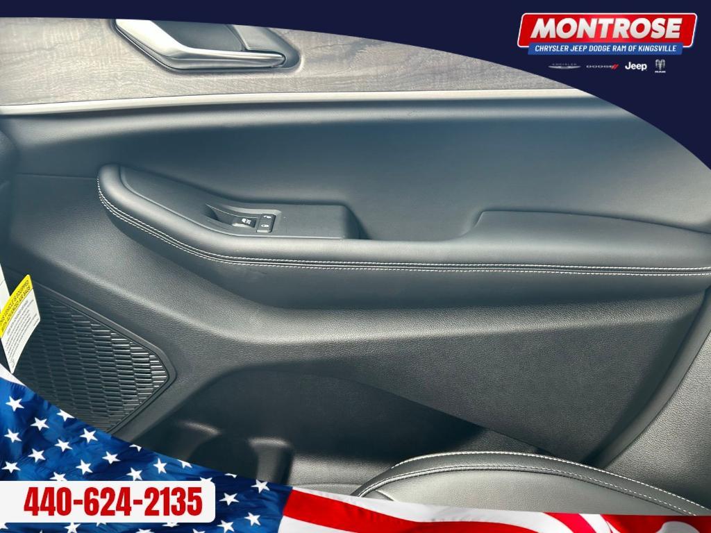 new 2025 Jeep Grand Cherokee car, priced at $39,998