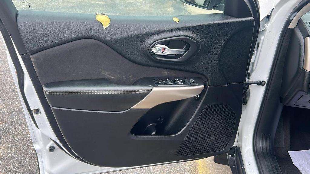 used 2018 Jeep Cherokee car, priced at $9,995