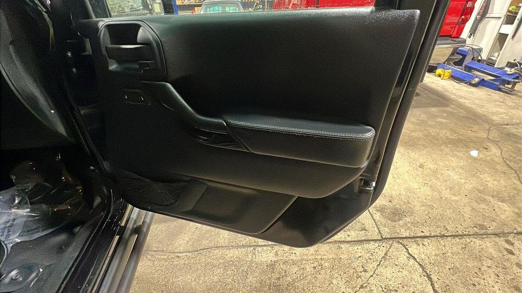 used 2015 Jeep Wrangler Unlimited car, priced at $12,995