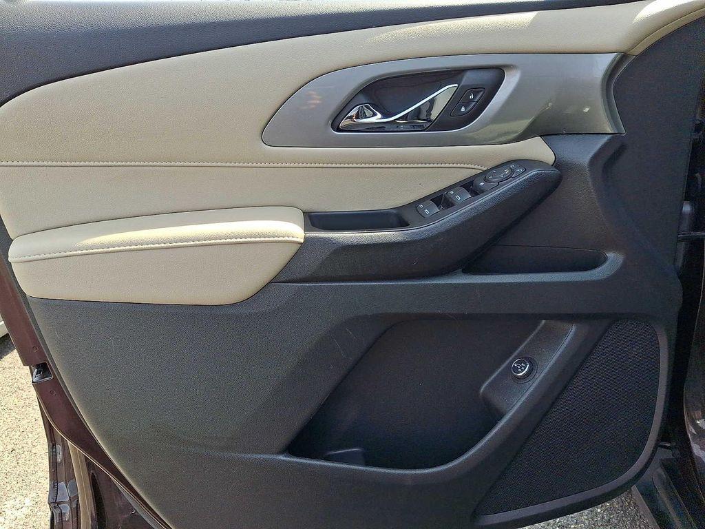 used 2023 Chevrolet Traverse car, priced at $28,800