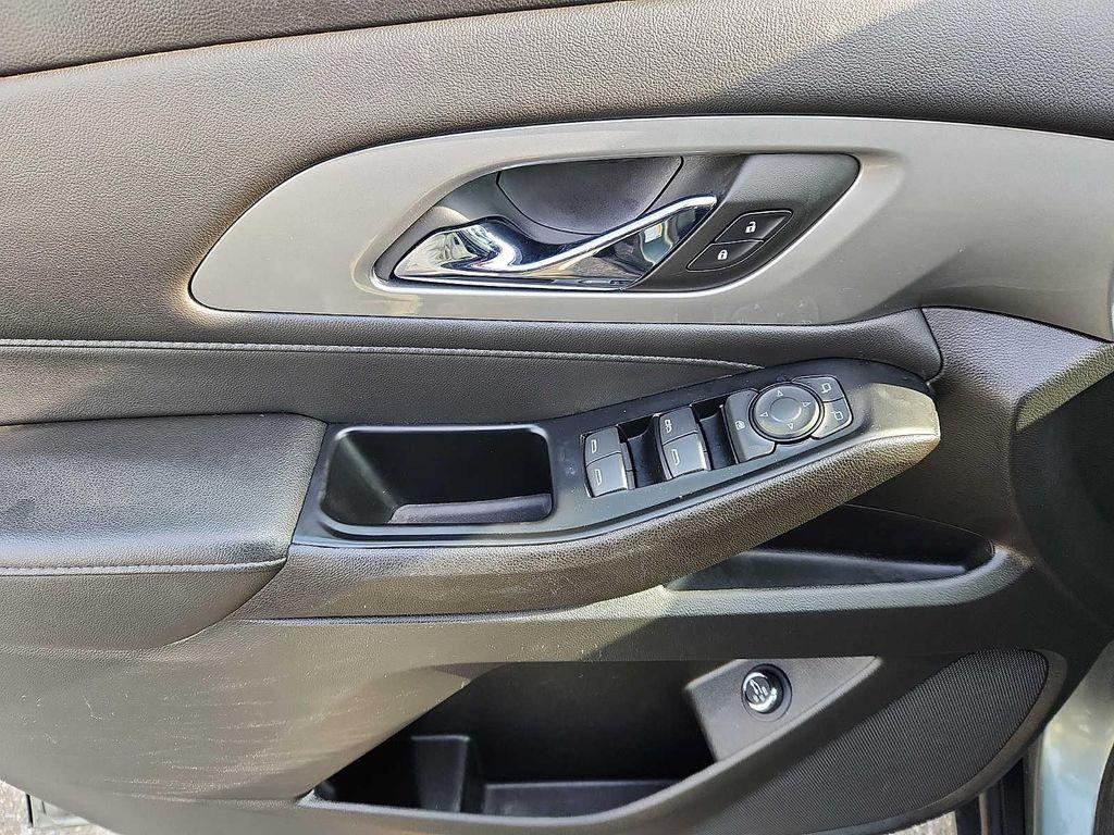 used 2023 Chevrolet Traverse car, priced at $28,409