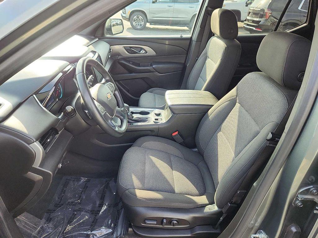 used 2023 Chevrolet Traverse car, priced at $28,409